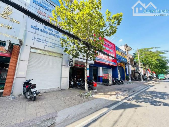 CHO THUÊ NHÀ TRỆT LẦU SÂN THƯỢNG MẶT TIỀN ĐƯỜNG TRẦN HƯNG ĐẠO