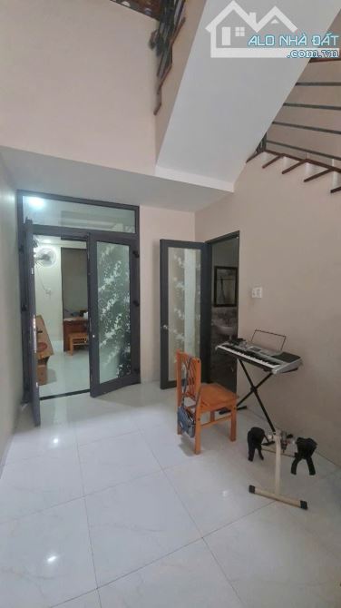 BÁN GẤP NHÀ 05 TẦNG MẶT TIỀN ĐƯỜNG HOÀN KIẾM , TP NHA TRANG GIÁ 8,8 TỶ