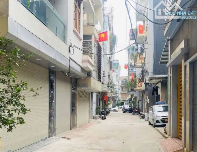 BÁN GẤP PHÂN LÔ ĐẸP, ĐƯỜNG GIẢI PHÓNG, HOÀNG LIỆT, HOÀNG MAI, Ô TÔ TRÁNH, KINH DOANH, VĂN
