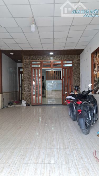 NHÀ MỚI ĐẸP - NGANG 5.3M - SÂN ĐẬU 2 Ô TÔ. CHỈ 3,8T