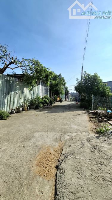 BÁN NHÀ CẤP 4 – SÂN XE HƠI – GẦN VINCOM 550, DĨ AN – BÌNH DƯƠNG