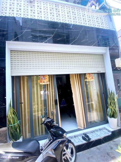 Bán nhà hẻm thông Phan Văn Trị, Phường 10, Gò Vấp, 34m2, SHR, nhỉnh 3 tỷ