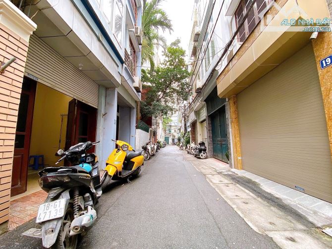 BÁN NHÀ VƯƠNG THỪA VŨ . NHÀ ĐẸP 4 TẦNG . GIÁ 15,5 TỶ . Ô TÔ TRÁNH