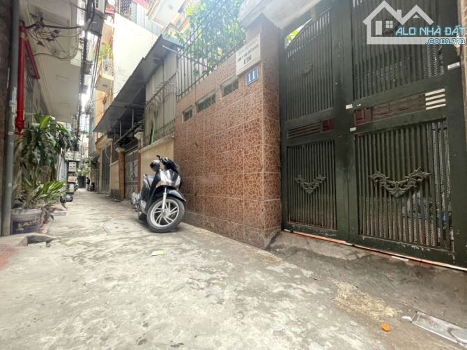 Nguyễn Ngọc Vũ 60m2 , 4 tầng, cực hiếm, ngõ thông, gần phố, Vị trí siêu đẹp, ngõ ba gác ph