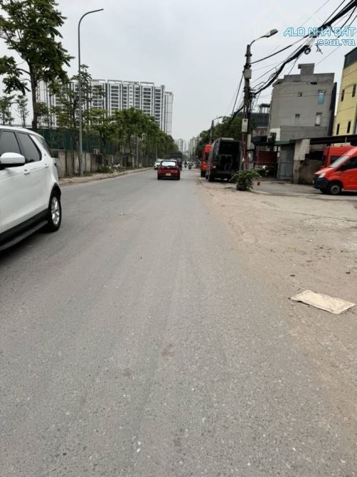 BÁN ĐẤT TÁI ĐỊNH CƯ GIANG BIÊN – LÔ GÓC 2 MẶT TIỀN – VỈA HÈ 3M – ĐƯỜNG 3 Ô TÔ TRÁNH – KD