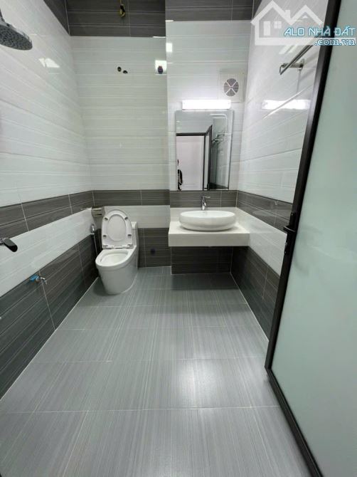 DUY NHẤT 1 CĂN NGÕ THÔNG, KINH DOANH, Ở LUÔN, Ô TÔ ĐỖ GẦN, 52M2 GIÁ CHỈ 10,3 TỶ