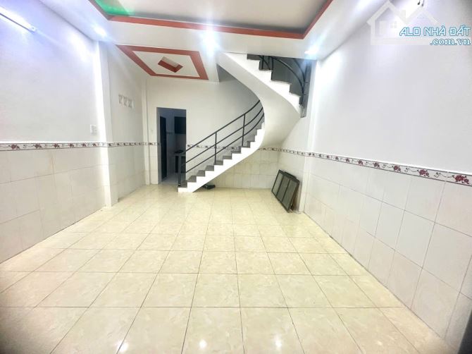 Nha 2 tầng đông hoà dĩ an hoàng hoa thám dt 93m2