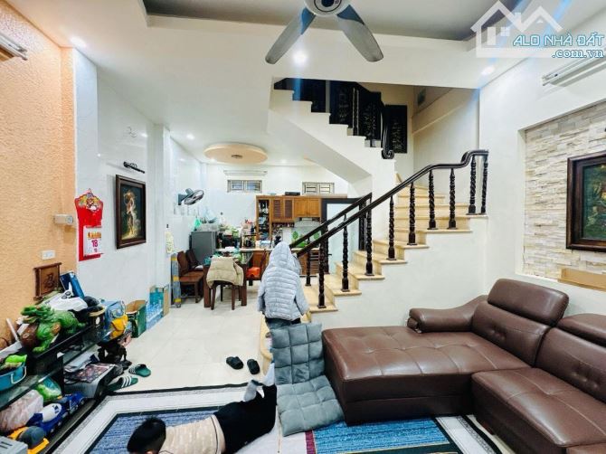 [ TẶNG TOÀN BỘ NỘI THẤT ] GẦN CHỢ TÂN QUY, 4.2x11.4m, 4 TẦNG, 3 TỶ 6