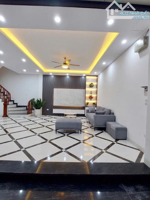 Bán nhà Phố Hoàng Ngọc Phách, Đống đa. Diện tích 55m2. 7 Tầng. Giá 19 tỷ