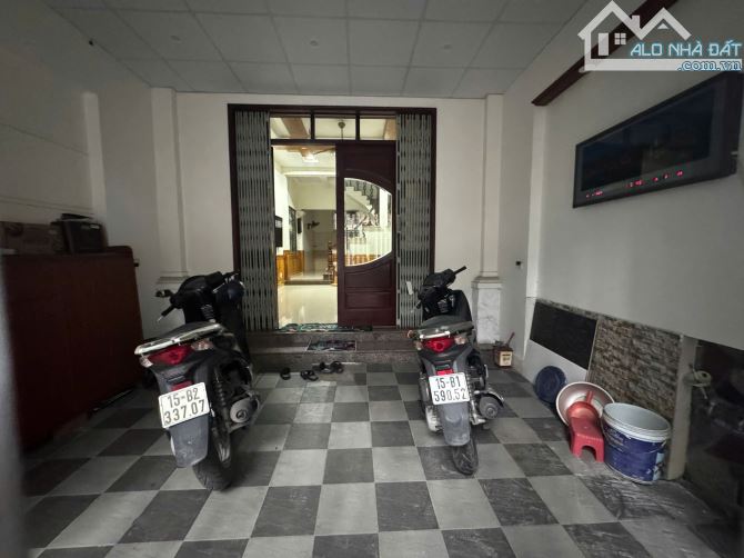 Cho thuê nhà riêng tại Phố Đình Đông, 60 m2 - hàng hiếm tại giá tốt - 4PN - ô tô đỗ cửa