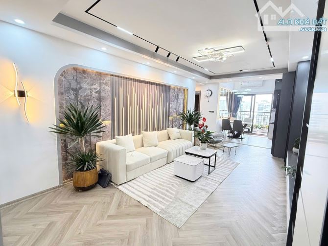 Bán chung cư Sapphire Số 4 Chính Kinh 102m2, 3 ngủ, 2 vs chỉ 6.X tỷ