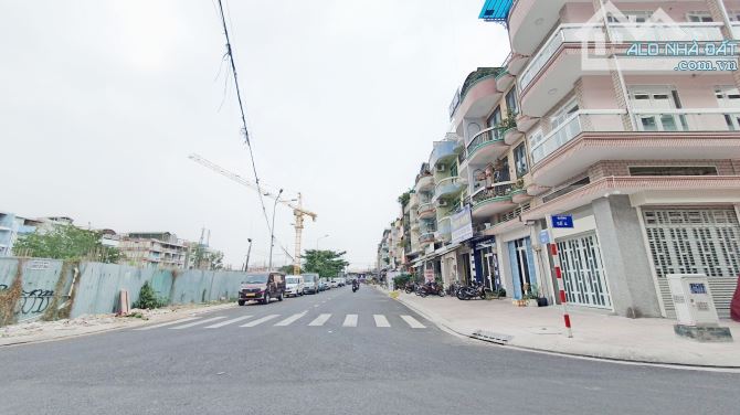 Bán nhà Tạ Quang Bửu, 35tr/ tháng, Phân lô, 250m2, chỉ 11 tỷ 2