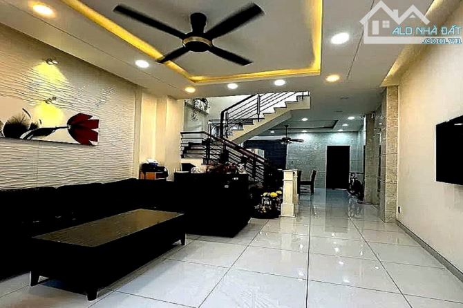 Bán nhà ở ngay, 3 tầng, ngang 5m, CN, 56 m2, Lê Văn Sỹ, Phú Nhuận, Sổ riêng !