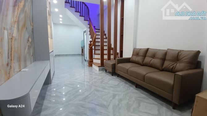 Bán nhà Bắc Từ Liêm mặt ngõ kinh doanh ô tô tránh 4 tầng kinh doanh chỉ hơn 6 tỷ