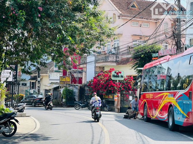 MẬT ĐỘ LIÊN KẾ DIỆN TÍCH LỚN TẠI TRUNG TÂM P6 THI SÁCH ĐÀ LẠT