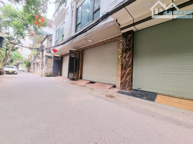 Siêu Phẩm, Cầu Giấy - Võ Chí Công, ô tránh, 7 tầng thang máy mt 5m, giá 21.5 tỷ.