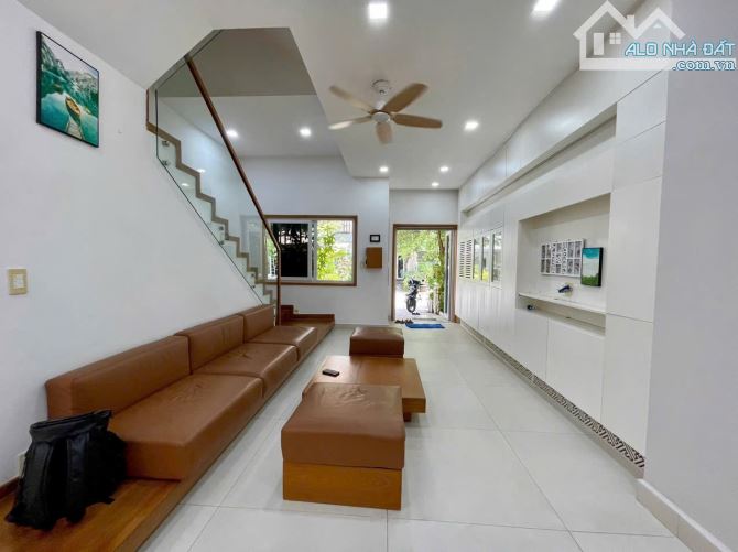 Nhà khu compound bờ sông KDC Gia Hoà cần bán gấp