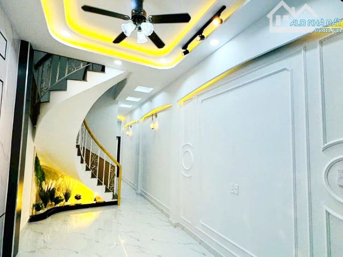 Bán nhà Quận 8, vuông vức 3 phòng hẻm xe hơi Lưu Hữu Phước