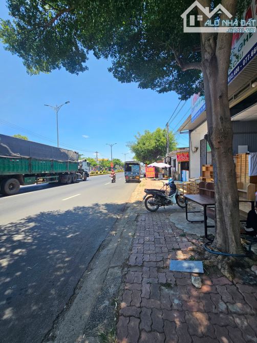 Nhà mặt tiền kinh doanh tốt đường Võ Văn Kiệt đoạn đầu đường