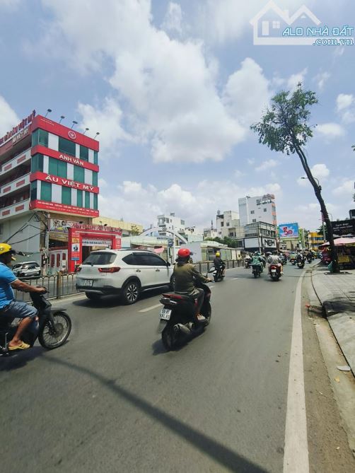 Bán gấp nhà đẹp ở ngay mặt tiền kinh doanh Hồ Thành Biên, xe hơi ngủ nhà, 72m2, 6T, SHR.