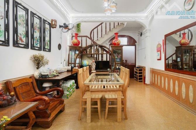 Chính chủ cần bán nhà phố Hồng Hà , Hoàn Kiếm 48m, 5 tầng, mặt tiền 4.2m, giá 9.5 tỷ.