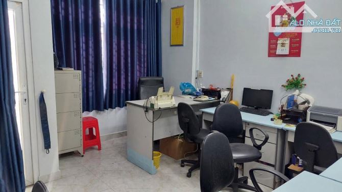 Nhà mặt tiền đường Lạc Long Quân, Trung tâm Tân Bình