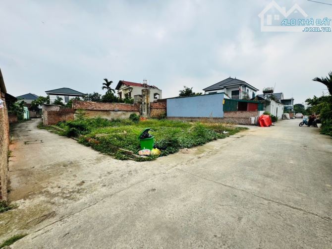 🔥🔥 LÔ GÓC ĐẸP – HIỀN NINH -ĐƯỜNG Ô TÔ 16 CHỖ VÀO TẬN ĐẤT – GIÁ CHỈ 2,2 TỶ