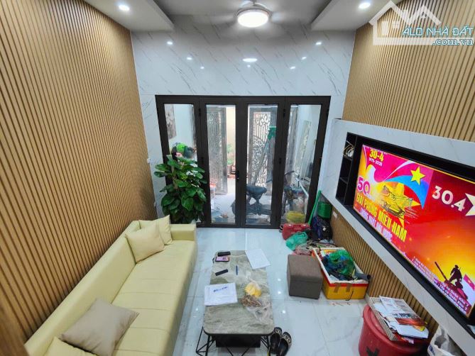 NHÀ ĐẸP AN DƯƠNG VƯƠNG – 35M² – NGÕ THÔNG – GẦN Ô TÔ – CẠNH BÃI ĐỖ XE – FULL NỘI THẤT