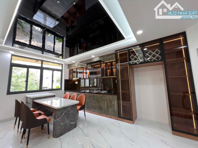 Bán nhà Trệt, lửng, 2 lầu, 4.1x17m, giá 6.2 tỷ