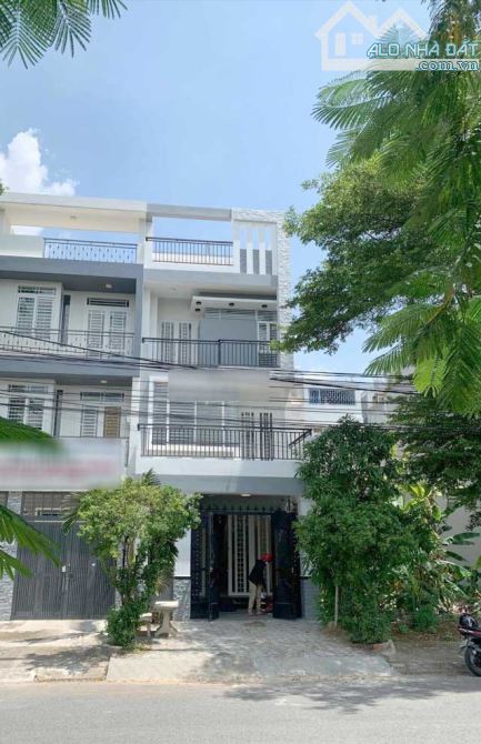 Bán nhà mặt tiền đường 20m KDC Phú Lợi Phường 7 Quận 8. Nhà vuông vức, xây dựng kiên cố, g
