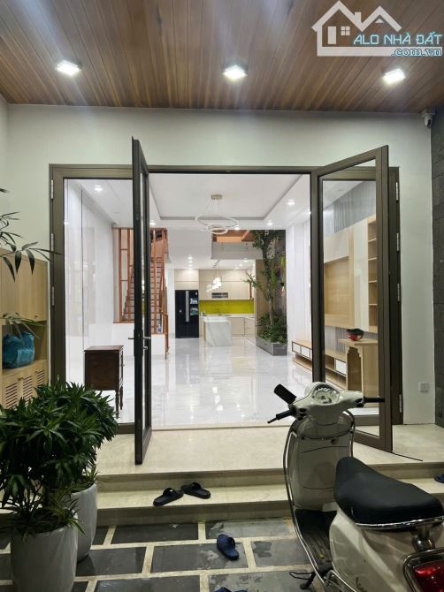 Bán căn nhà 3 Tầng đường Bàu Tràm Trung,135m2 thiết kế hiện đại ngay Phan Đăng Lưu