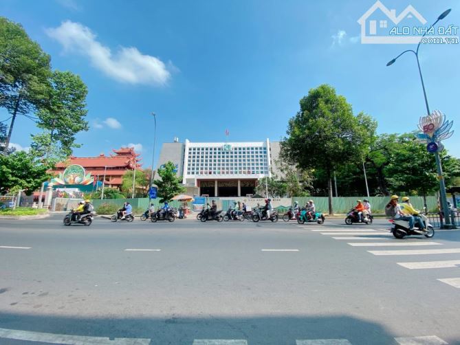 BÁN NHÀ QUẬN 10 - NGAY NHÀ HÁT HÒA BÌNH 3 THÁNG 2  HXH SÁT MT - 4 TẦNG -50M 14 TỶ