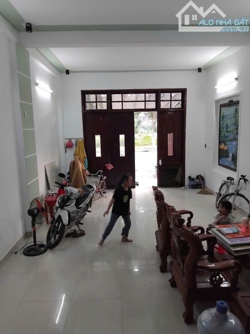 Bán nhà  Liêm lạc 12 dt 100 m2  ngang 5 m lô kẹp cống 2 tầng  giá chỉ nhỉnh hơn  3.6 t