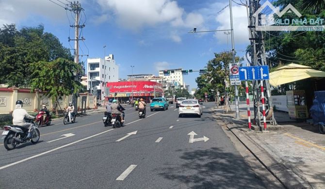 DUY NHẤT 1 LÔ ĐẸP - HÒA CƯỜNG BẮC - KIỆT 4M - SAU LƯNG MẶT TIỀN NÚI THÀNH