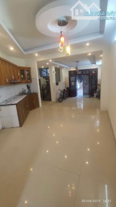Cho thuê nhà La Khê Hà Đông 65m2 x 4 tầng tiện văn phòng
