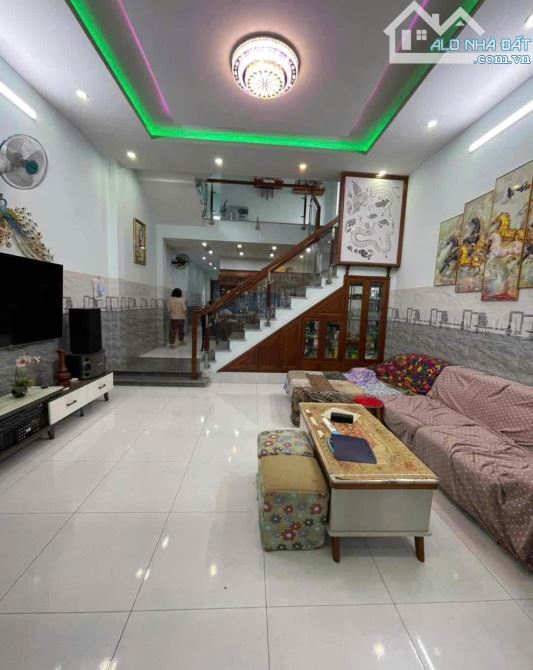 Bán nhà đẹp 3 tầng mặt tiền đường Dương Trí Trạch, cách biển Phạm Văn Đồng vài trăm mét