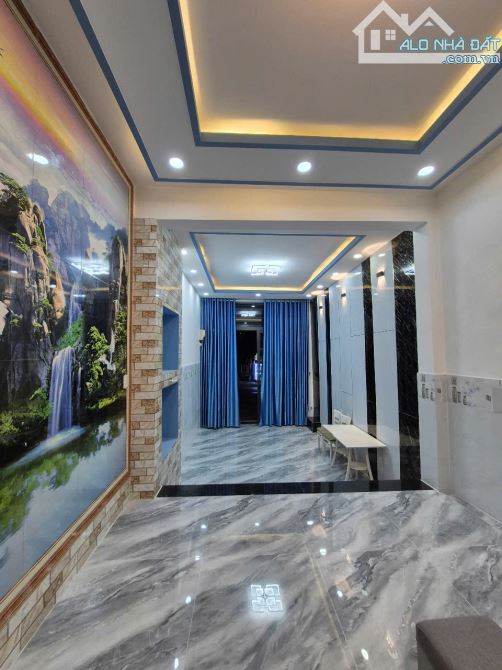 Bán nhà mặt tiền KD Phạm Thế Hiển, Quận 8, nhà dài 18m, view sông đẹp mát mẻ.