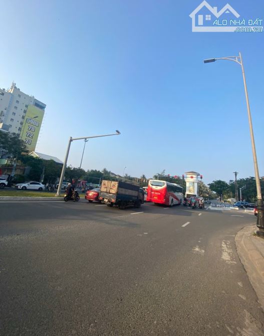 Bán căn nhà 4 tầng đường Hồ Xuân Hương – Cách biển Mỹ Khê vài bước – Giá chỉ 12.7 tỷ!