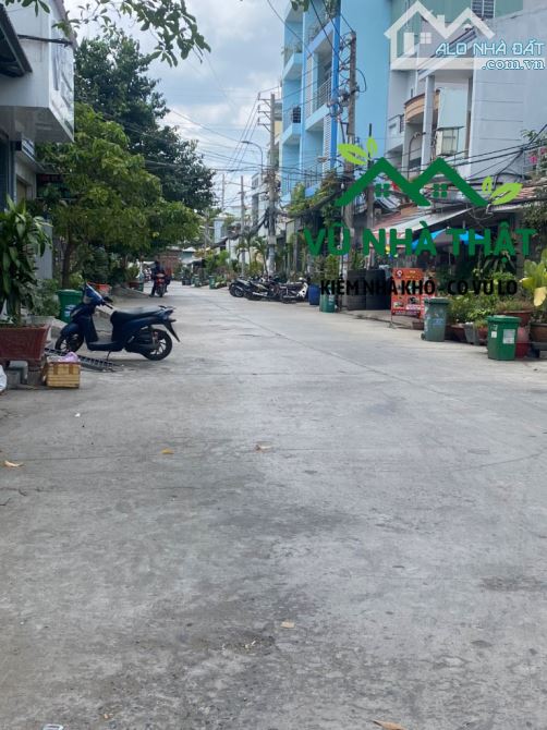 Bán Nhà Kế MT Đường Kinh Dương Vương  – Gần Aeon Mall  – Hẻm Xe Hơi Thông – Hơn 5 Tỷ Xíu