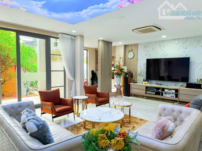 Nhà mặt tiền đường Nguyễn Đức Thuậnc, Khu VIP Tân Bình