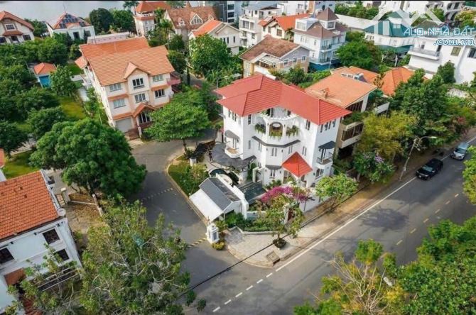 🔥BÁN BIỆT THỰ GÓC 3 MẶT TIỀN – NGUYỄN VĂN HƯỞNG, THẢO ĐIỀN – QUẬN 2