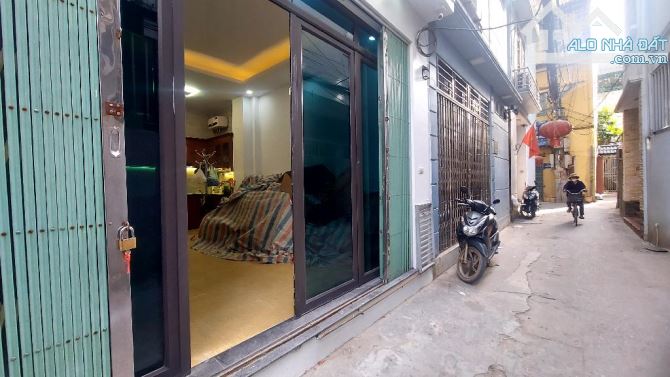 Bán nhà tự khoát Ngũ Hiệp dân xây  5 tầng ngõ to ,ô tô cạnh nhà giá 4.55 tỷ