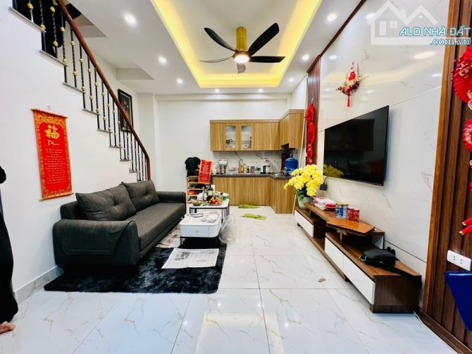 Bán nhà đẹp gần phố Thanh Nhàn 4 tầng – Giá 5.95 tỷ – Ngõ thông, sát công viên