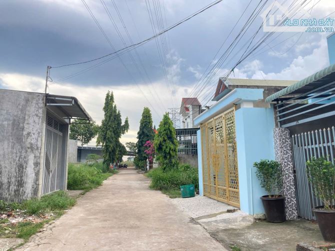 Bán đất 2Mặt tiền gần trường Đinh Tiên Hoàng_Bình Minh_200m2_SHR_thổ cư giá chỉ 1.55 tỉ .