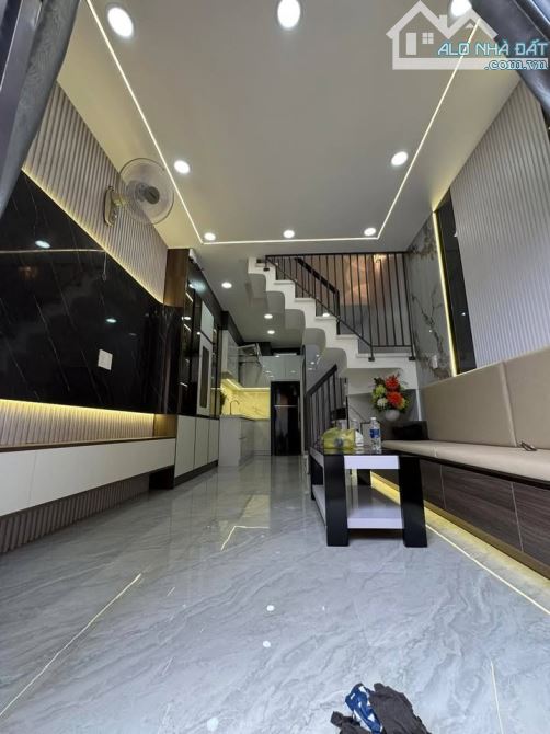 🔥 Ngộp ngân hàng - Bán gấp trong tuần - Nguyễn Thị Minh Khai - 4 x 18m - 4 tầng - 4PN