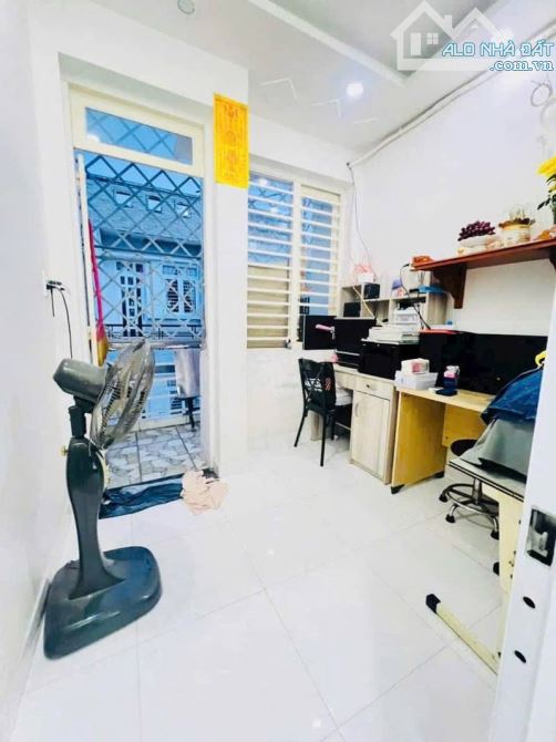 Nhà đẹp trung tâm Quang Trung – 2 lầu – hẻm thông – gần công viên Làng Hoa