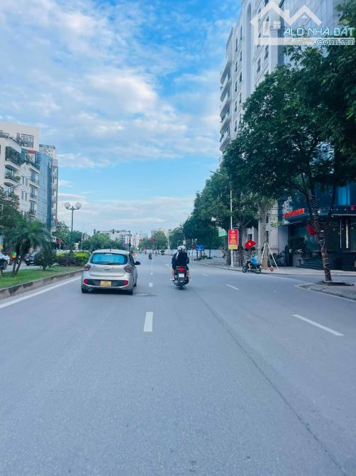 Bán Nhà MP Hồng Tiến Long Biên 48m2 7T. Đường 40m, Vỉa Hè Đá Bóng. 27.9 Tỷ