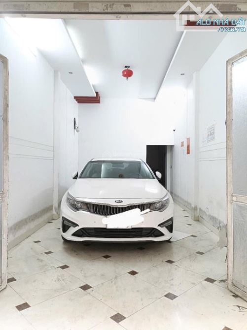 Bán nhà Thanh Xuân giá đầu tư tốt, 95m2, 16 tỷ có thương lượng, sổ đỏ, ô tô ngủ trong nhà