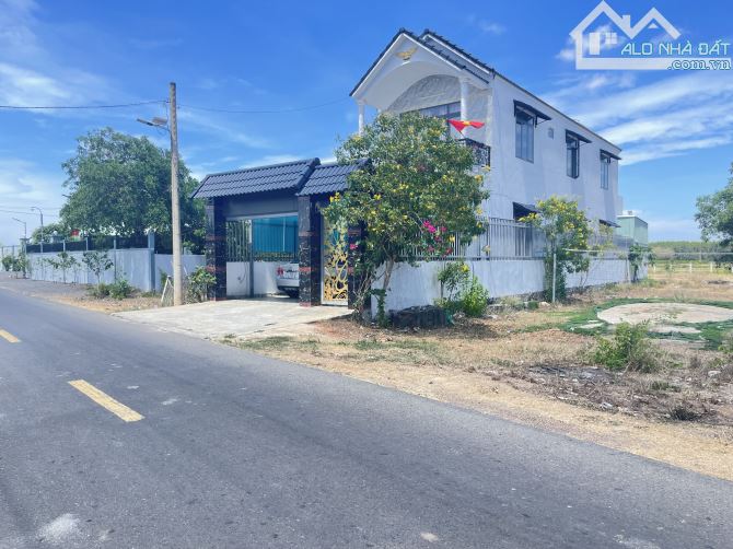 bán đất 2 mặt tiền đất đường Nguyễn Huệ, sát bên thị trấn Đất đỏ, BRVT DT 281m