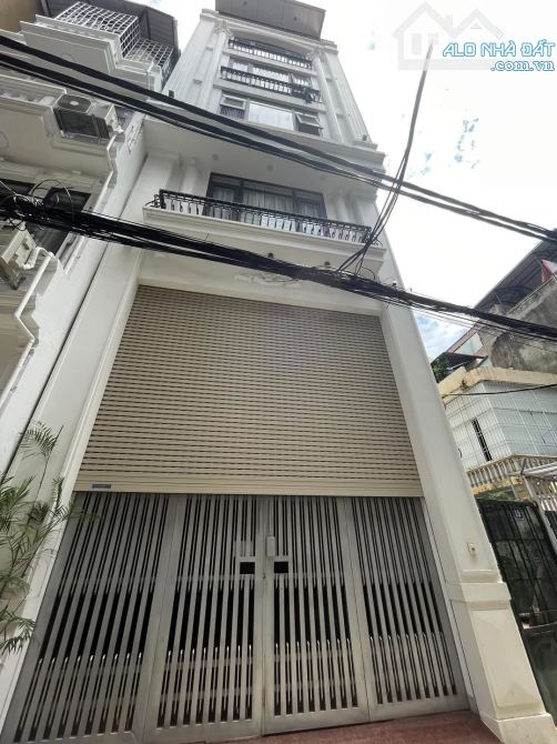 Toà 8 tầng Văn phòng+ căn hộ, tự xây mặt ngõ Yên lạc, 7 chỗ vào, 80 tr/tháng. Giá 25.5 tỷ